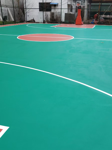 石鼓 球场长期使用易出现地面开裂